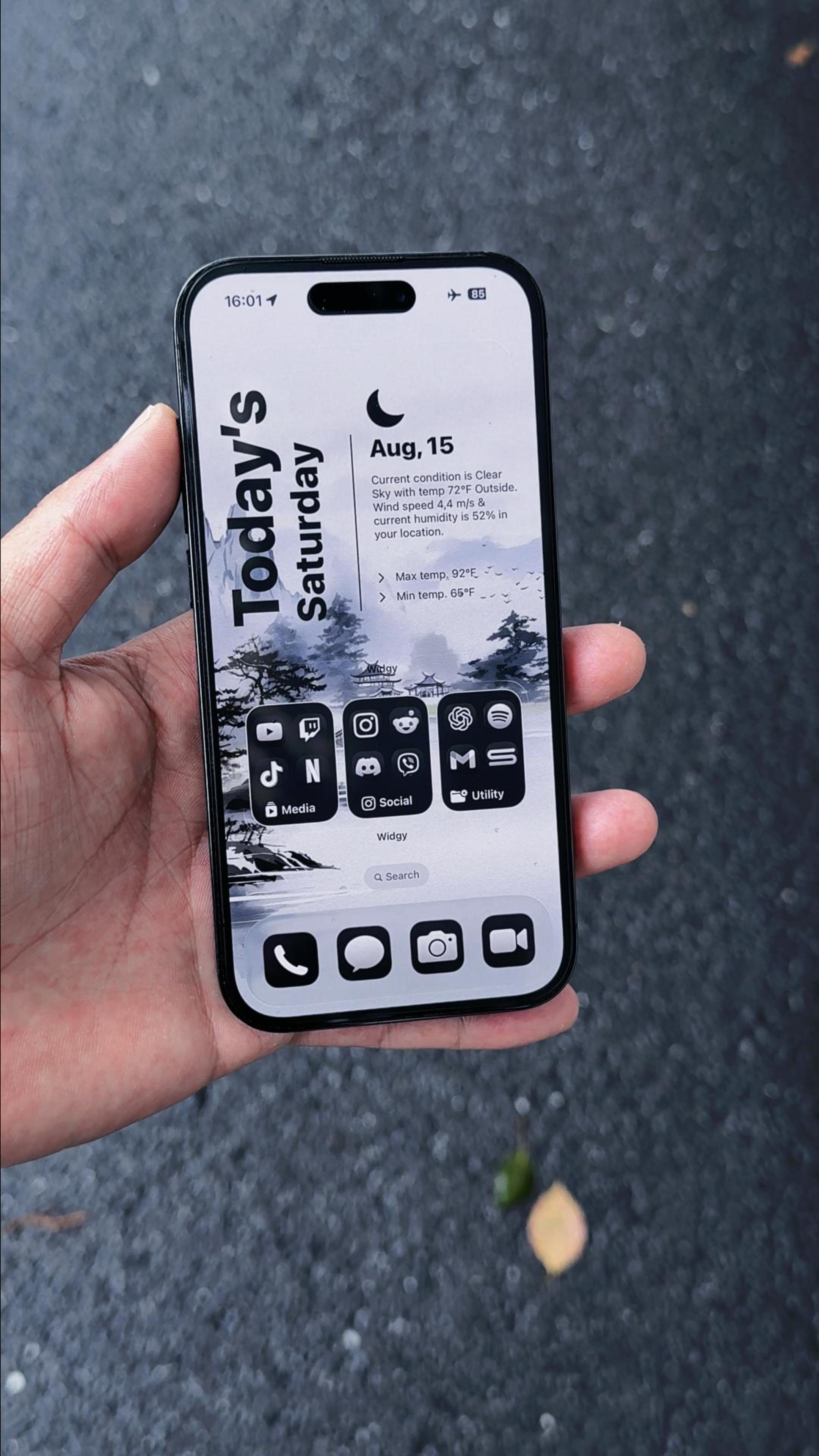 New iPhone Minimalist Lock Screen Setup Preview